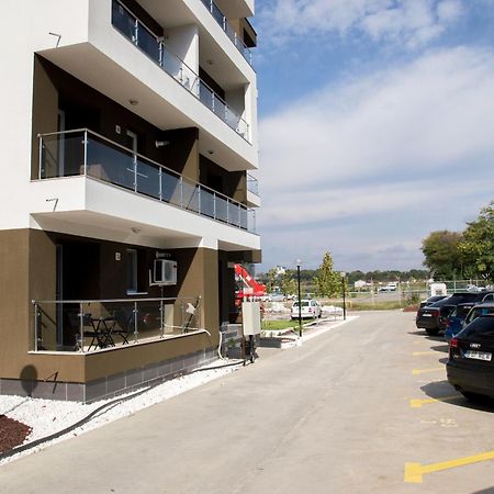 Airport Residence - 5 Mins From Airport Otopeni Exterior foto