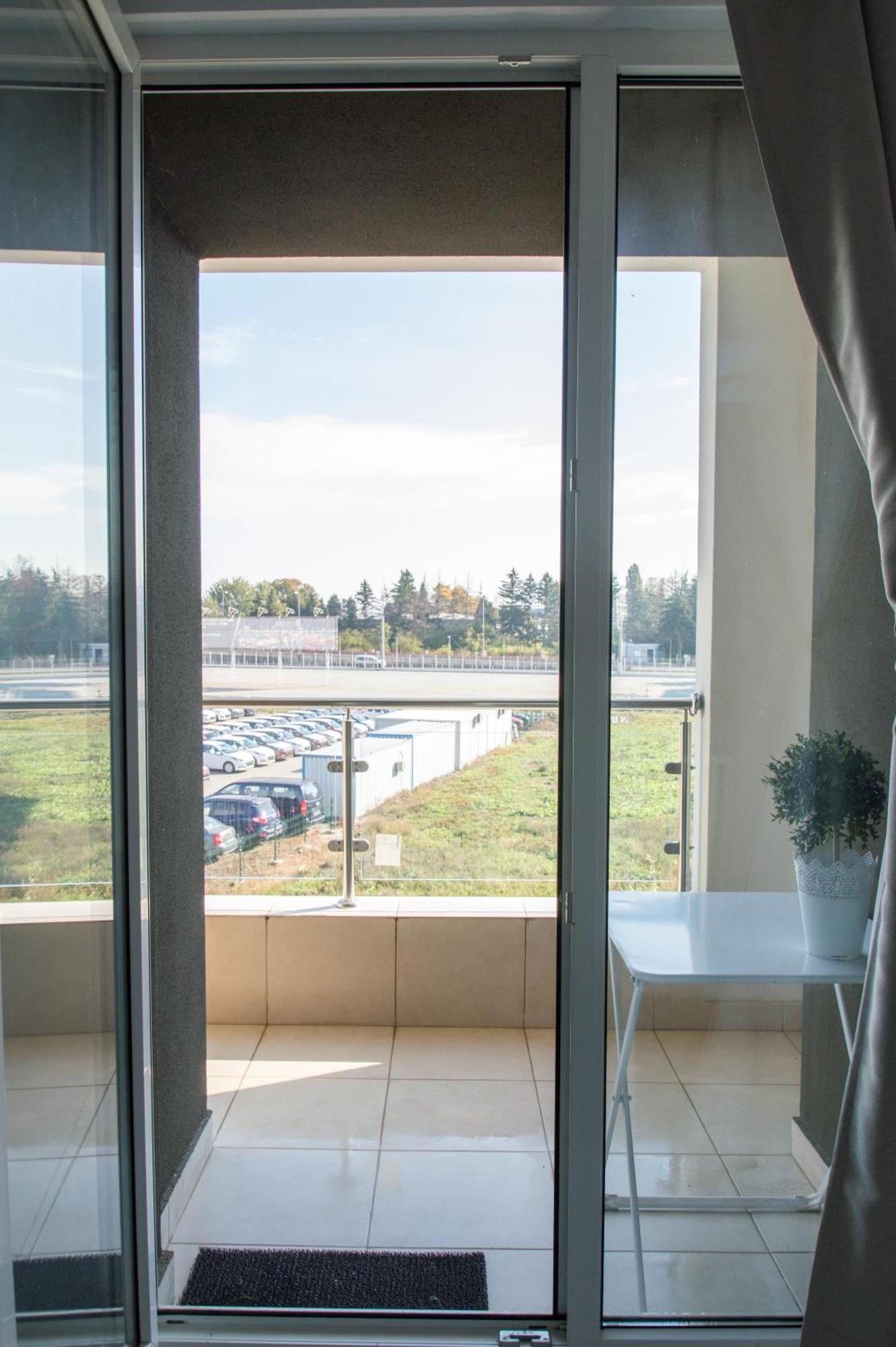 Airport Residence - 5 Mins From Airport Otopeni Exterior foto